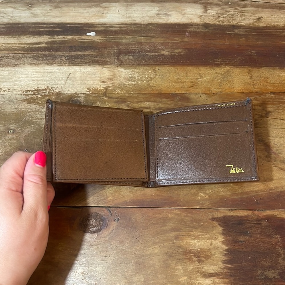 John Weitz • genuine leather wallet